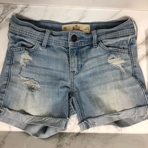 Hollister Distressed Denim Shorts 🎈